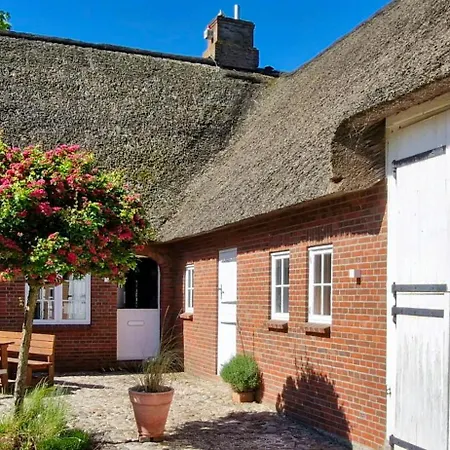 Semesterbostad Thatched Near The North Sea *