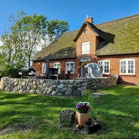 Semesterbostad Thatched Near The North Sea *